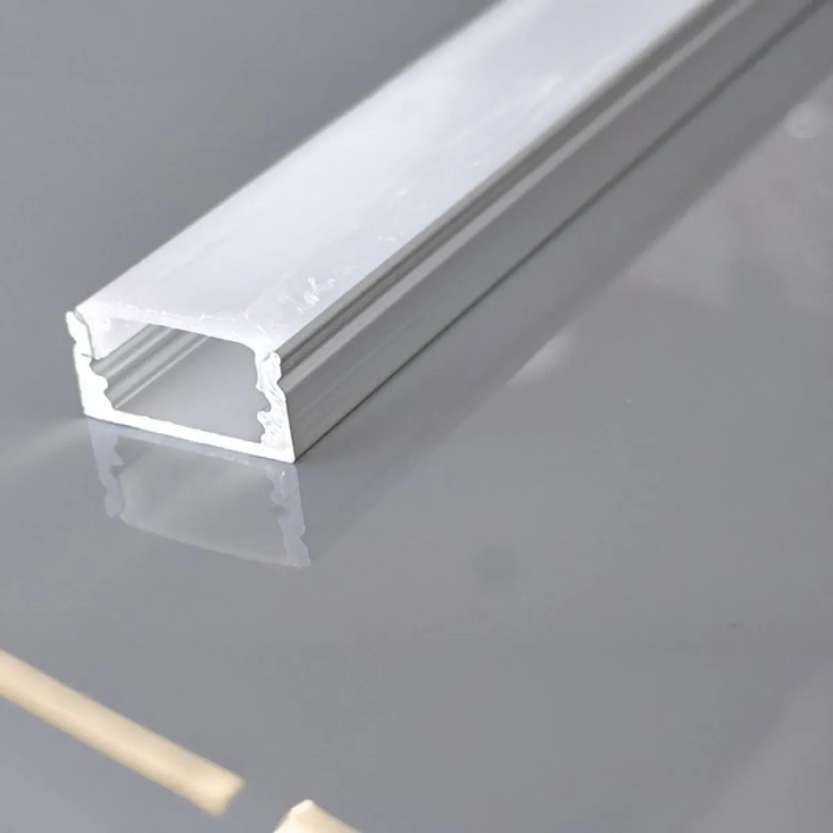 PROFIL APLICAT NEGRU CU DISPERSOR 2000*17*8 90° PLUS