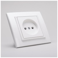 Priza fara contact de protectie 16A alb, gama Mina - Ovivo - detaliu