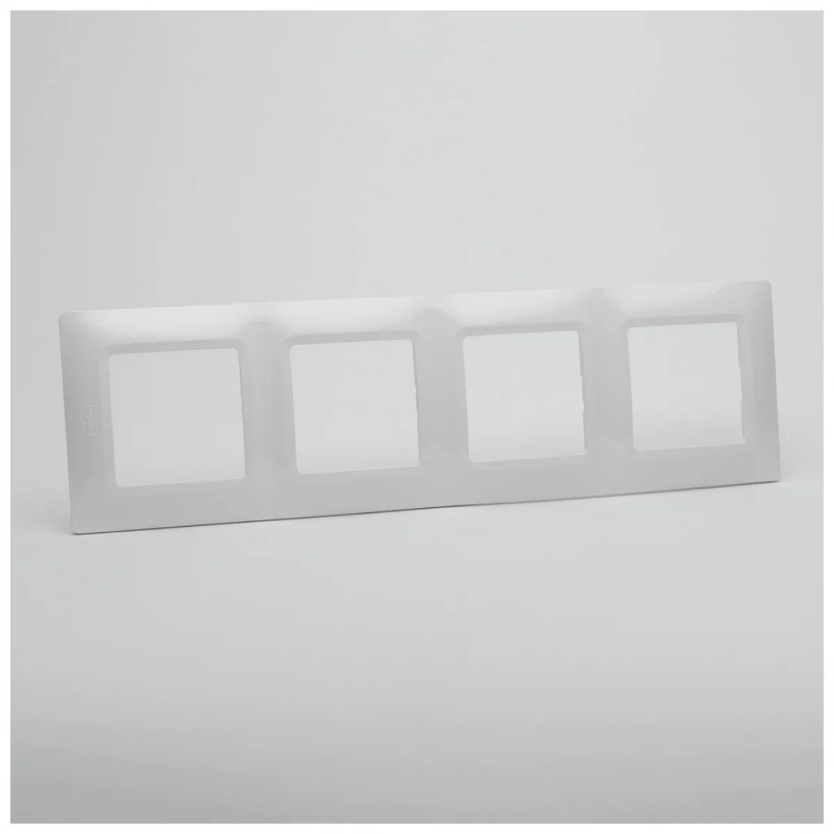 Rama 4 posturi alba Salbei Legrand pentru module multiple