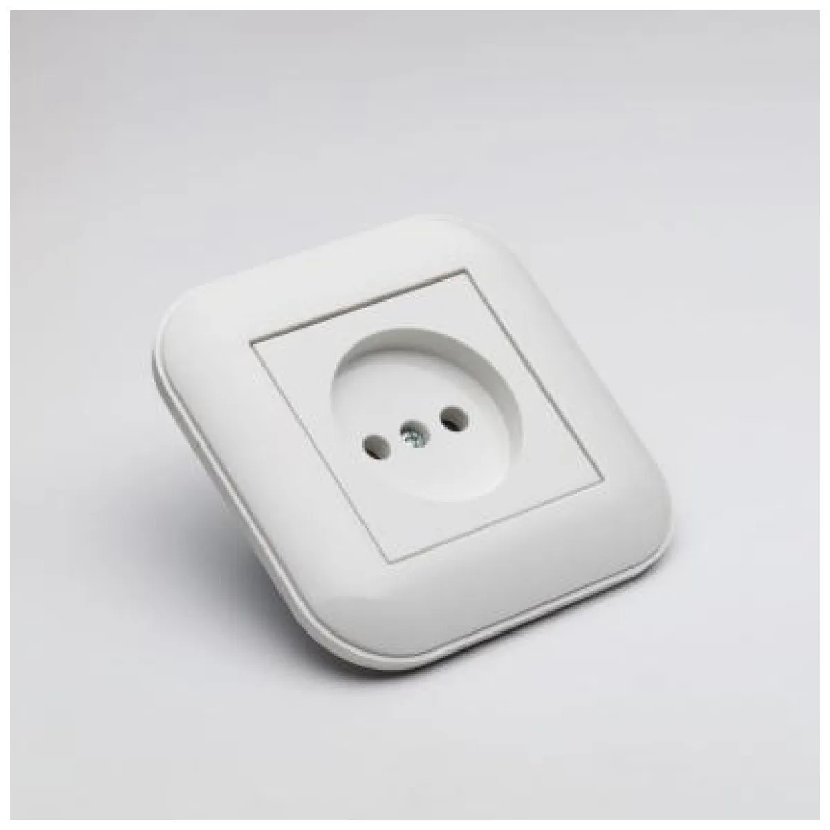 Priza simpla fara contact de protectie 16A alba Loft Ovivo