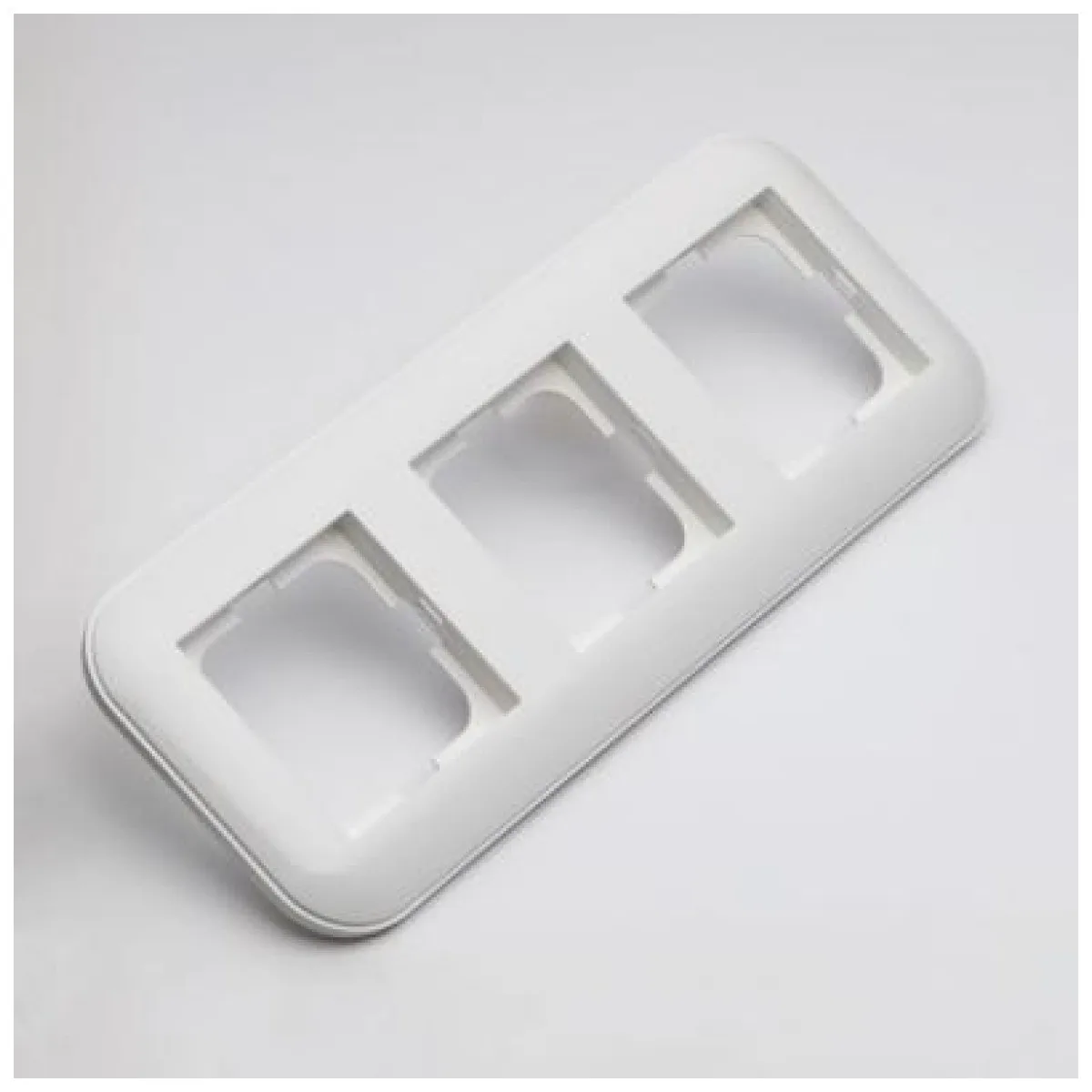 Rama 3 posturi alb gama Loft Ovivo - ornament aparataj