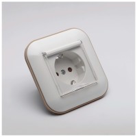 Priza Schuko 16A cu capac si protectie copii, alb/Kraft, gama Loft - Ovivo - ambalaj