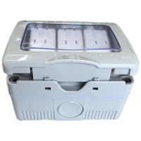 Intrerupator triplu aparent IP55 Antigron 250V 10A, plastic ignifug - detaliu
